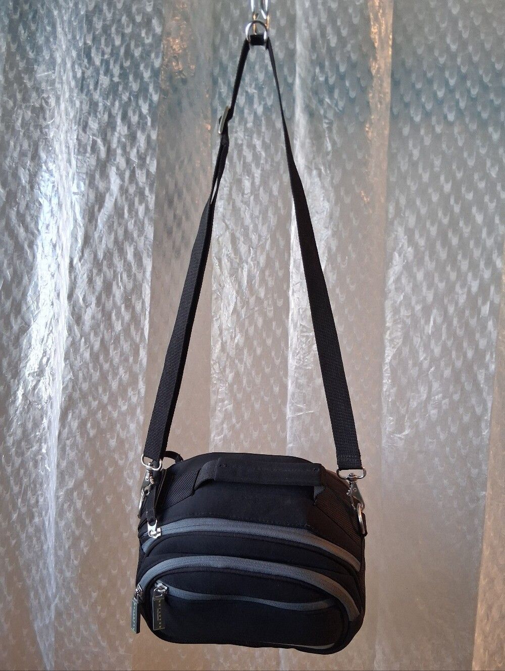 Kenneth Cole Compact Camera Case - Picture 11 of 12